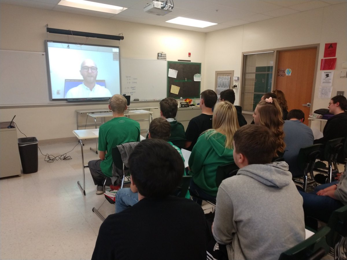 MrsMulinix's tweet photo. ‼️What an opportunity!‼️Thank you @quizlet for taking the time to talk with our Ss! They 💚enjoyed💚 it so much! And learned quite a bit! @MrCoffeeWB @saxton_tim #WarriorNation https://t.co/SpLHCaqPpC