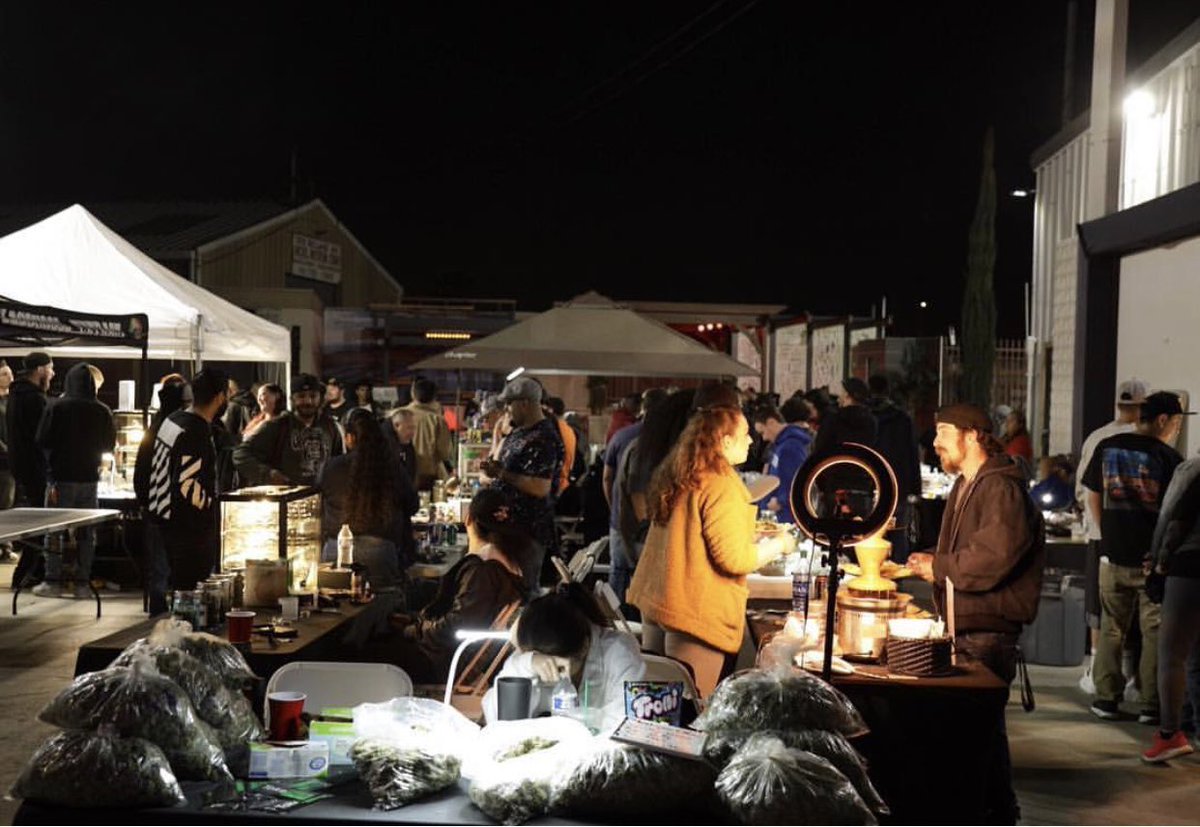 SeshJoe's tweet image. We had such a blast during our last Master Sesh! Patients and vendors both love our spacious outdoor venue. Come chill with us at our next Master Sesh on April 28th with special guest 👉👉👉instagram.com/p/BwsEecgBJfw/… 🔥🔥🔥🔥🔥🔥 #weed #marijuana #cannabis #stoner #stoned