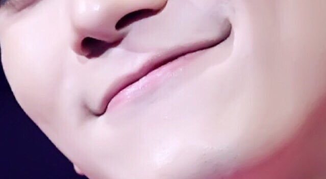 Pikuchen's tweet photo. Not to start again but Jongdae's kitty lips and curls are so cute I'm soft 😭

#BBMAsTopSocial EXO 
@weareoneEXO https://t.co/hQcm6pBoqj