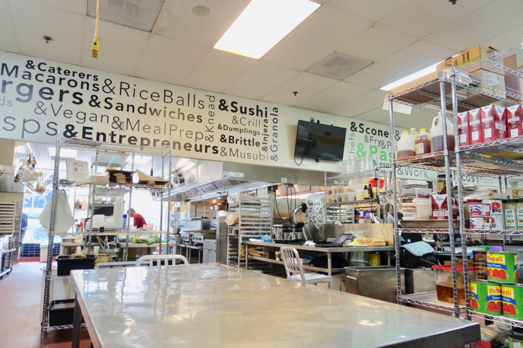 <a href="/KitchenUnitedHQ/">Kitchen United HQ</a> coming to a city near you? I like the #cloudkitchen trend. When 20 different restaurants deliver inside a one-mile tight radius, you have robust variety at scale AND your restaurant operation isn't disrupted or overwhelmed.  foodondemandnews.com/0425/kitchen-u…