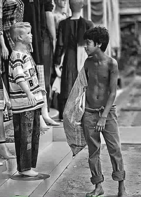 anwarudas's tweet photo. میں نے ایسے قیمتی انسان دیکهے ہیں
جن کے بدن پہ لباس نہیں تهے
ایسے قیمتی لباس بهی دیکهے ہیں
جن کے اندر انسان نہیں تهےD https://t.co/1y00yWWSwO