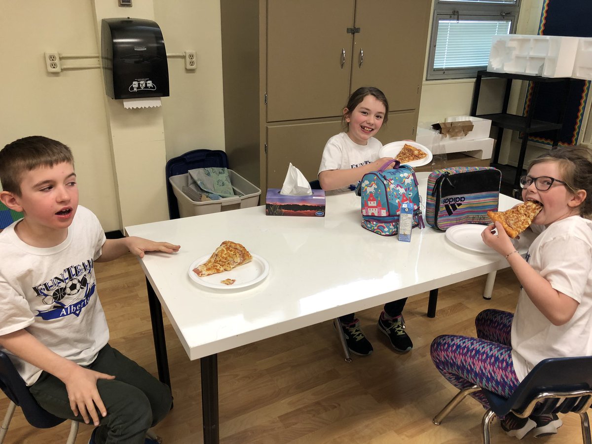 fesyksclass's tweet photo. Today we celebrate these amazing @FunTeamAlberta Young Leaders. These students dedication, planning and enthusiasm was amazing. I am so proud!!! @IREC1 https://t.co/7iJpoLZx6m