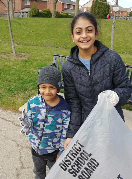 EWFosterSchool's tweet photo. Cleaning up for Earth Day. E. W. Foster is taking care of their own backyard ;-) https://t.co/AncmYtdkww