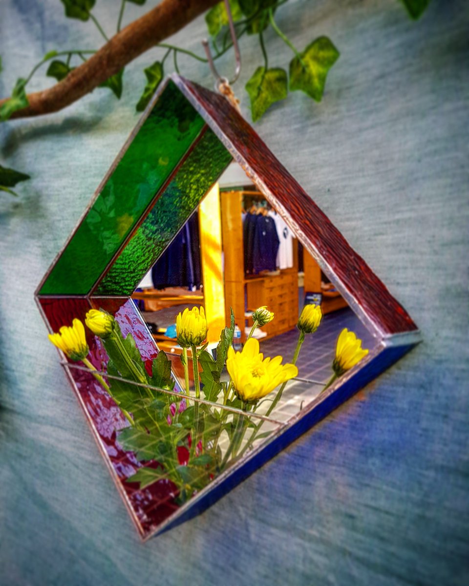 greencraftstud's tweet photo. Aother exciting craft event at The Stag in #Sevenoaks this Saturday. Come to visit us and other talented #artists if you're in the area. I'm sure you can find something #special 🙂

https://t.co/j8VrtdxSmt

#stainedglass #art #handmade #etsy #amazonhandmade 
 #airplant #homedecor https://t.co/NiMkTc1iF4