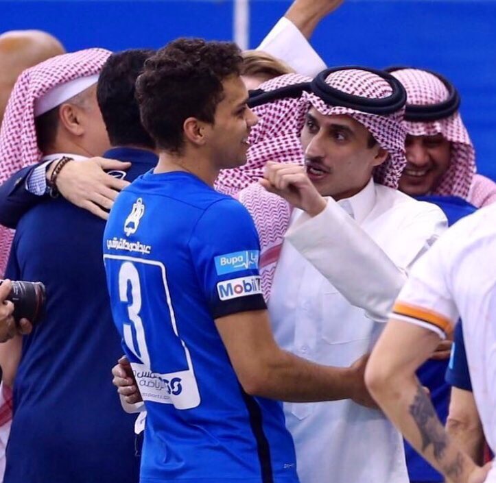 shobaak1's tweet photo. عضو شرف #الهلال  :-
• أحمد بن سلطان غاضب جداً 
• عن مايحدث في فريق الهلال 
• كنز الهـلال الفريق في امس الحاجة 
• تكفى آآآبو نايف الدوري لايروح 💙🏆

@sahamexclusive 

#استقالة_محمد_بن_فيصل_مطلب https://t.co/FxkJUdpVwC