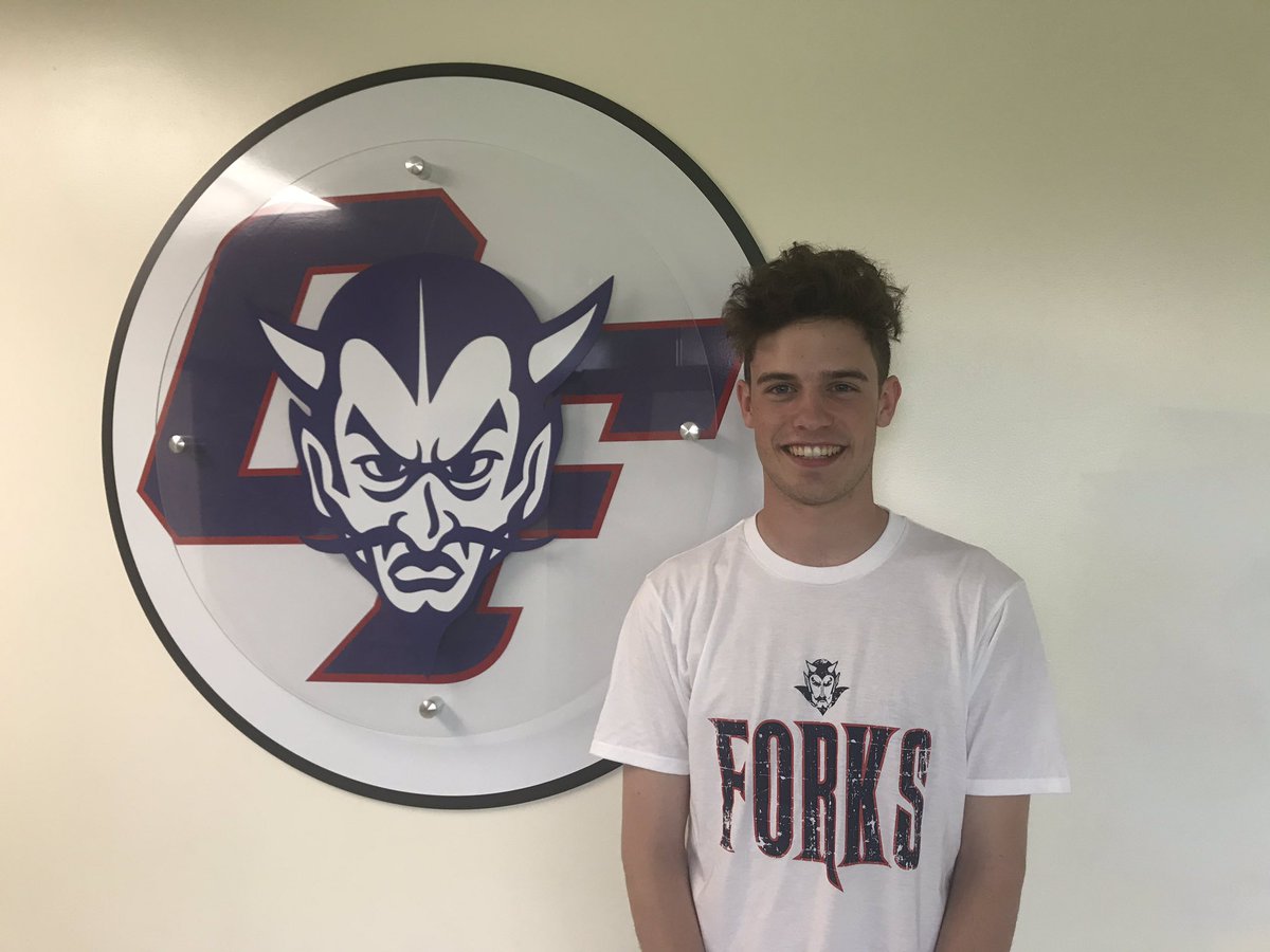 ForksAthletics's tweet photo. Athletes of the Week
Gabby Panko &amp; Niklas Boeker Both senior captains show leadership, passion &amp; strong work ethic.  Gabby had 5 G vs Seton this week &amp; has 27 G, 17 A this season. Niklas plays #1 singles, placed 4th in 2018 Sectionals &amp; came back from 4-2 to win 7-5 yesterday! https://t.co/sflpiETicb