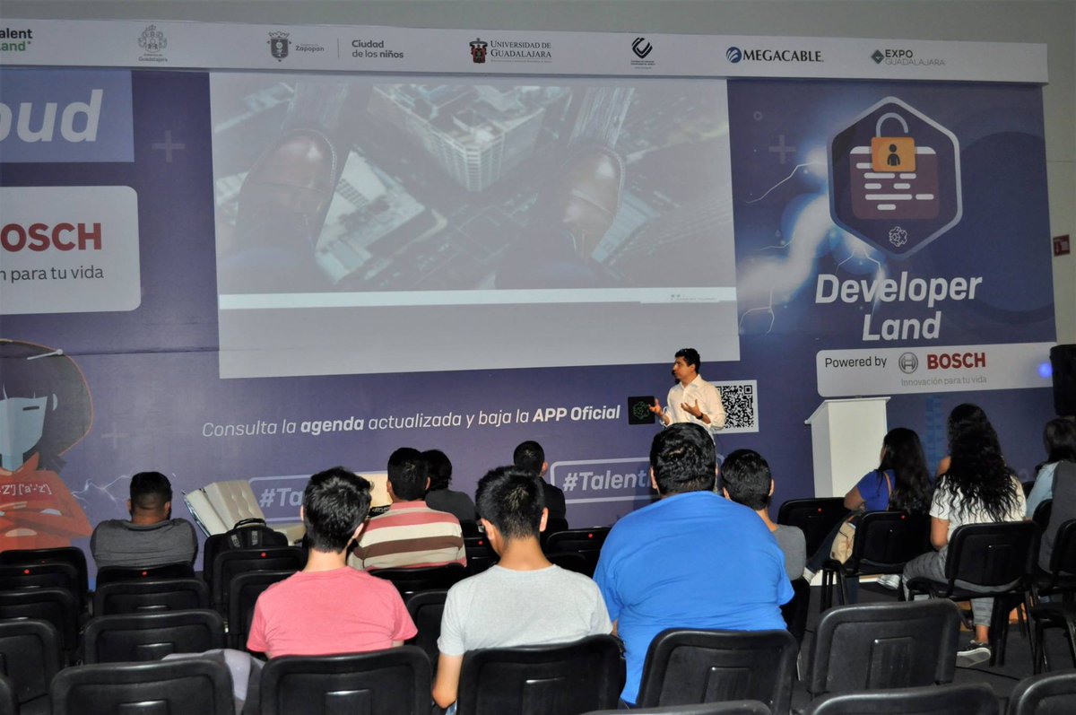 pollirrata's tweet image. Un gusto haber sido parte de #TalentLand #TalentLand2019 otro año más. Gracias a Luis Pablo en Stage Management y a todo el equipo de @talent_net por su apoyo, a Ivón por las fotos y a @TiempoSoftware por la invitación para hablar de #arquitecturadesoftware 🤓 ¡Nos vemos en 2020!