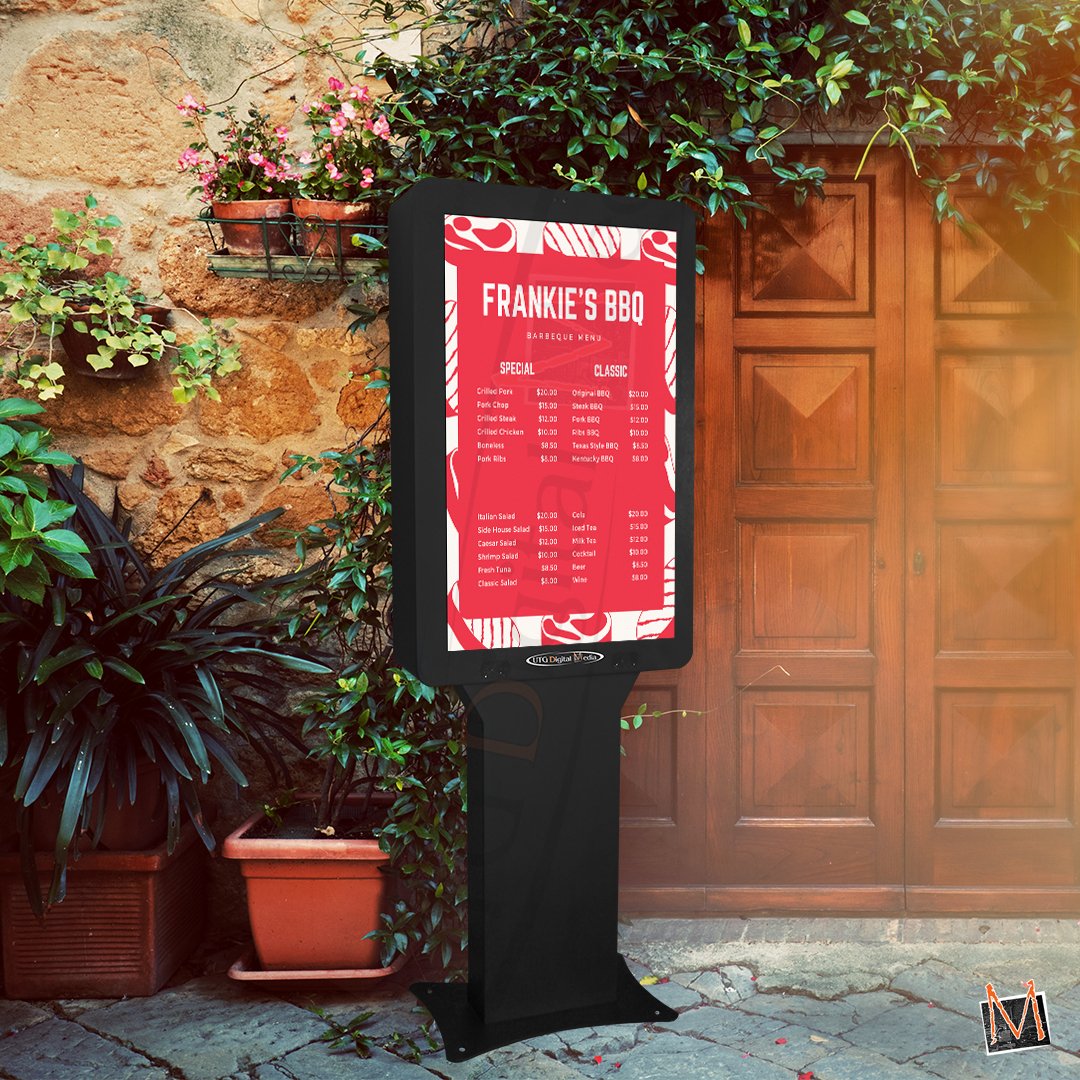 UTGDigitalMedia's tweet image. Our #digital outdoor box comes with an auto-light sensor for optimal brightness in any light and has anti-glare technology. 74% of #customers say an easy to read menu is their top priority. We believe that makes it your priority too. 🙂 #UTGDigitalMedia #digitalsignage #dooh