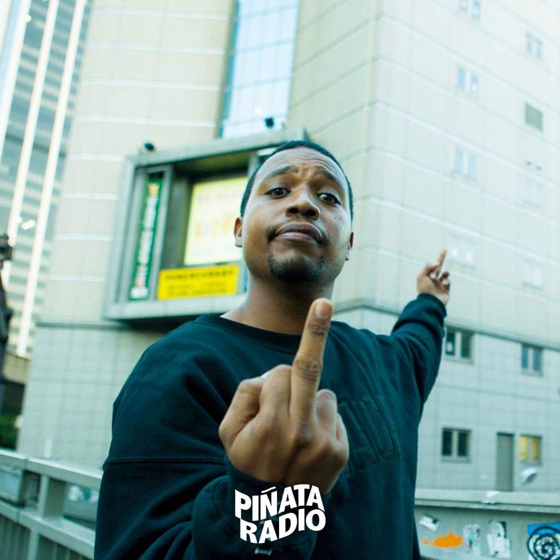 pinataradio's tweet photo. Il y a tout juste cinq ans, #DjRashad le roi du #footwork - et patron du label @teklife57 - nous quittait. Ce soir, on ressort les classics et autres tracks plus obscures dans une émissions spéciale de 2h.
> 21h - 23 sur https://t.co/sniGWoezJH https://t.co/8lm6MgIzzc