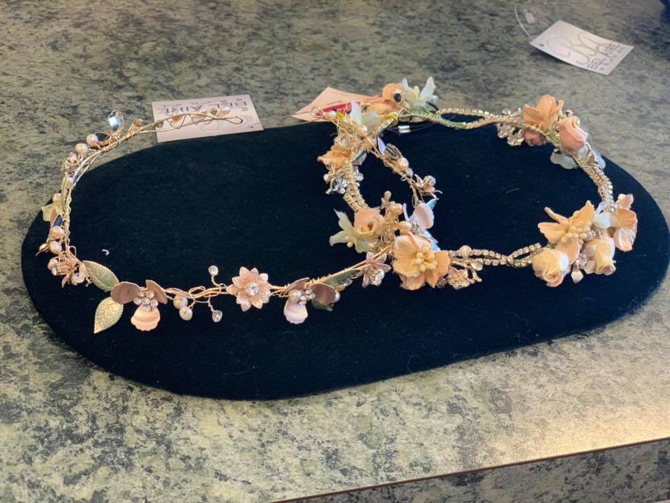 whitedressbride's tweet photo. ❤️STORE CLOSING SALE ❤️ All these beautiful hairpieces are 30% off! More options in store, come take a look! Tag a bride that would look stunning in one of these amazing hairpieces!
#thewhitedressict https://t.co/D0e9spErUW