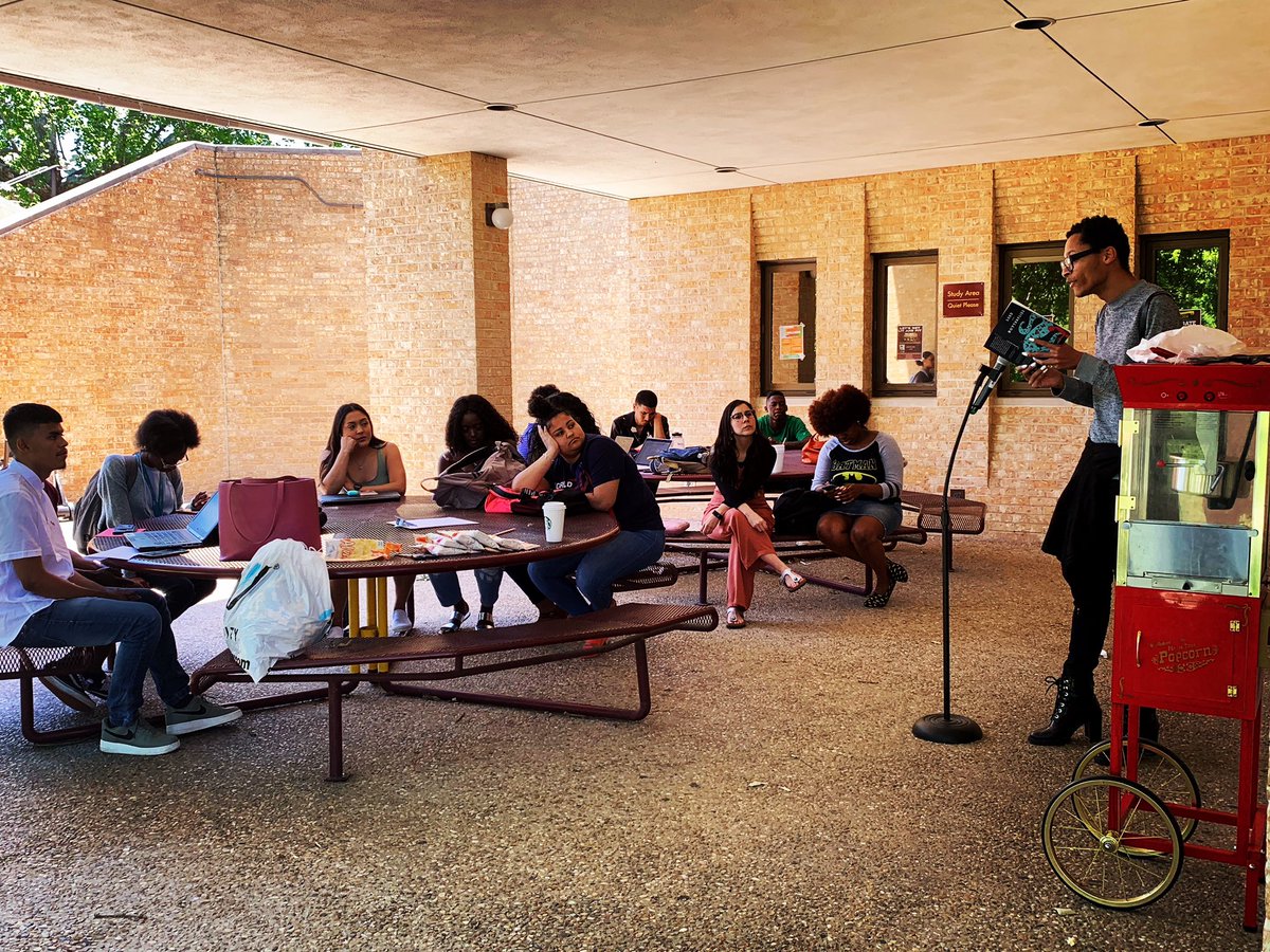 CAEassist's tweet image. #fRAM, @HTWritersStudio #PopcornOnThePatio is happening now🐏🍿✍🏾! We would love for you to join us on this beautiful Friday afternoon☺️. #HTisIDEAL #nationalpoetrymonth #geniusgeneration