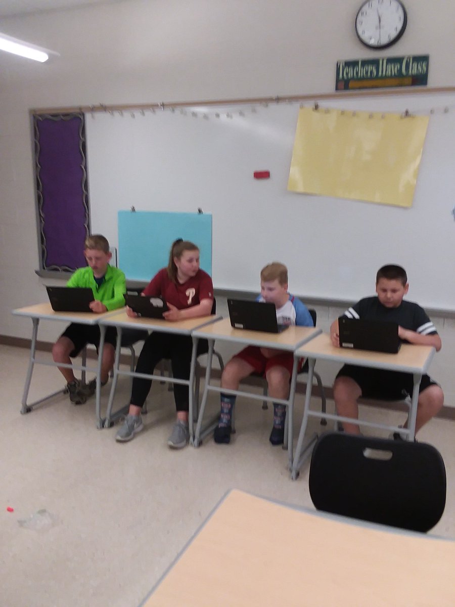 namsEnglish's tweet photo. Forget the worksheets!  Students collaborate and learn grammar while gaming.  #gimkit #iced #survivethesnap #grammar #21stcenturylearning #gaming @NAMS1617 https://t.co/KBlabFI6L2