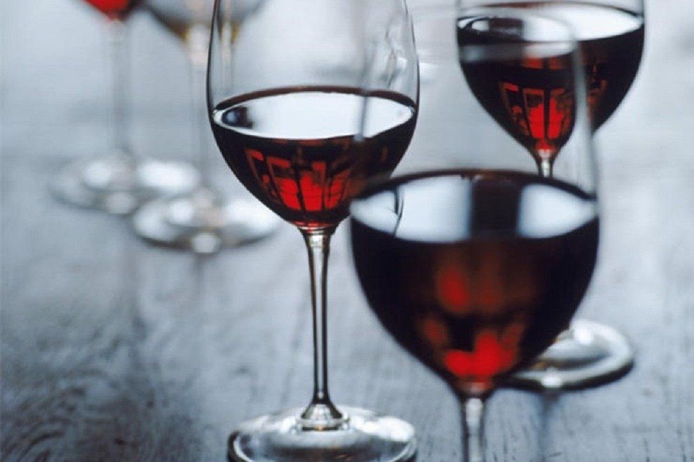 Don't let the rain keep you from tonight's tasting with <a href="/MetrowineGroup/">Metrowine Group</a>! Stop in from 5:30-8:30pm and dry off while enjoying Chenin Blanc, Nebbiolo, and Petite Sirah from <a href="/VinosLACetto/">Vinos L. A. Cetto</a>, one of the oldest and most renowned wineries in Mexico. bit.ly/2V1vgEj 🍷