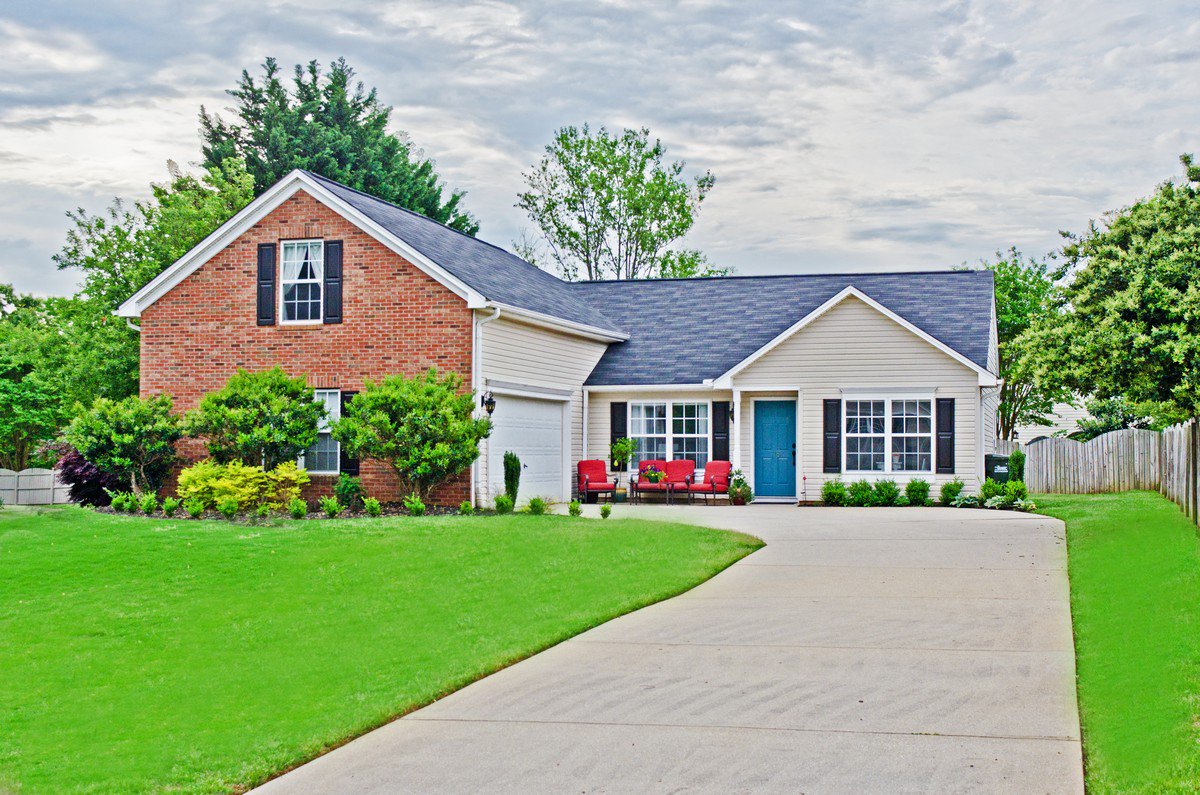 RealEstateSC's tweet image. $224,900 Meticulously Maintained One and half story home located on a cul-de-sac lot in Orchard Farms, one of the most desired neighborhoods in the Five Forks area. greenvillerealestatehub.com/property/26094…
