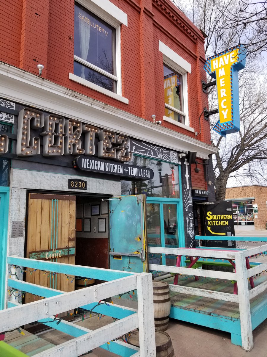 Robin_Brownlee's tweet photo. They have Elvis on the wall and Johnny Cash music playing. Cool enough for me. Geat Friday lunch date with the boss. @HaveMercyYEG @ElCortezYEG https://t.co/hPyAOCggr5