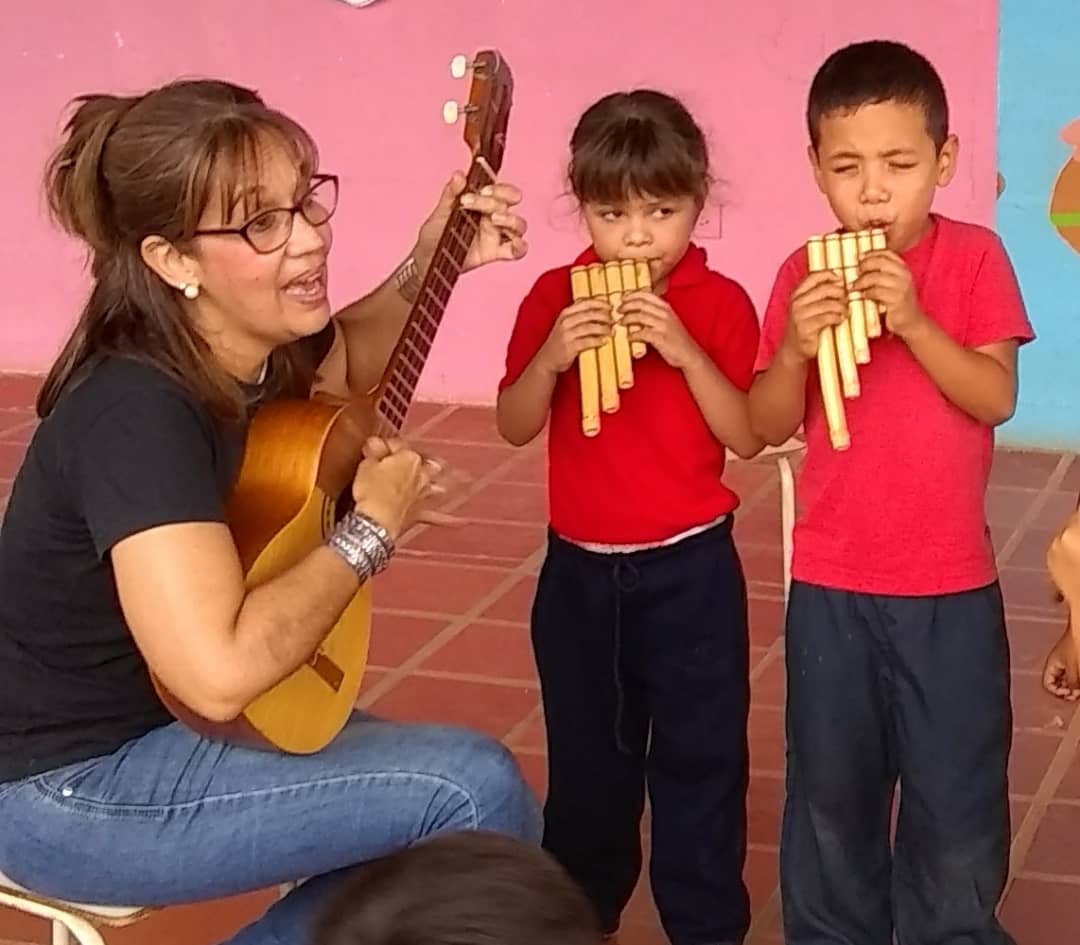 Llevando nuestras tradiciones a los más chiquitos para mantenerlas en el tiempo <a href="/SistemaGuarico/">Sistema Orq. Guárico</a> <a href="/SorayaCanta_/">Soraya González</a>