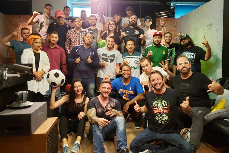 #AgoraoBicho Ouvintes no estúdio, histórias do Guipa e muito futebol! #Sextou no <a href="/agoraobicho/">AgoraoBichoVaiPegar!</a>. Vem conferir! 😍 bit.ly/2GDDDMg