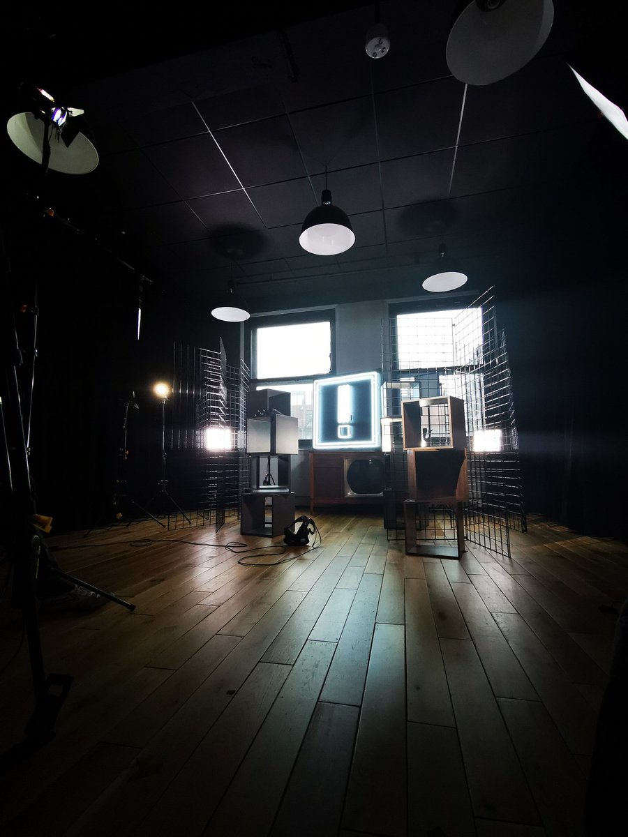 Going on an adventure with <a href="/NicoleSR1/">Nicolesr</a> to see my international pals <a href="/owain_rich/">owain_rich</a> &amp; <a href="/MFEOC/">Deborah Basckin</a> from <a href="/NBCLeftField/">NBC Left Field</a>. I love their set. It's so simple, yet so pretty. 😍