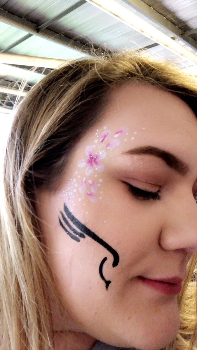 Dixon85Lindsey's tweet photo. Was never allowed to have my face painted at matches I’m living my childhood dream. 18 years of attending later I finally understand the game (&amp; can now drink) @FalconsRugby #FalconsVSaints #NewcastleFalcons https://t.co/gWMjqXj6Km