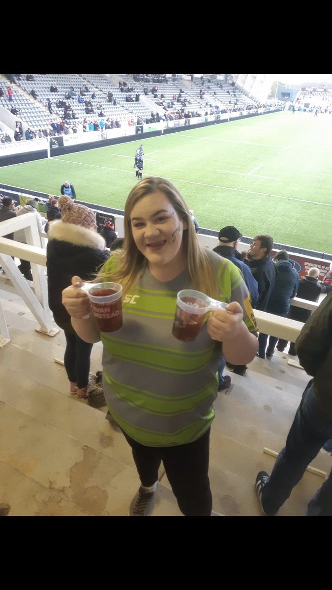 Dixon85Lindsey's tweet photo. Was never allowed to have my face painted at matches I’m living my childhood dream. 18 years of attending later I finally understand the game (&amp; can now drink) @FalconsRugby #FalconsVSaints #NewcastleFalcons https://t.co/gWMjqXj6Km