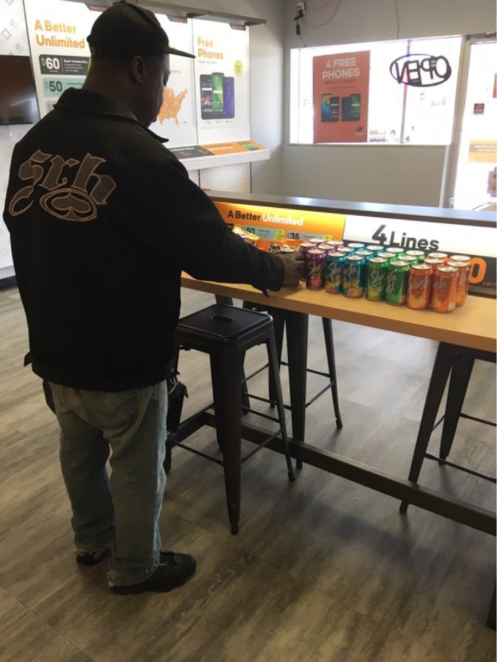 JoeRammouni's tweet photo. Getting starting for Events at 6814 Humboldt Ave N @Boost Mobile - Joes Wireless store Free snacks, Drinks giveaways, and best of all BOGO on Moto G6!! iPhone7 Per-owned $39.99 #4Event #BOGODeals @RyanMaierMN @WilliamFHolman @KarlaOre17 @marcecosales @Dk1team1dream @DeVriesPaul https://t.co/AD2hjgn1oJ