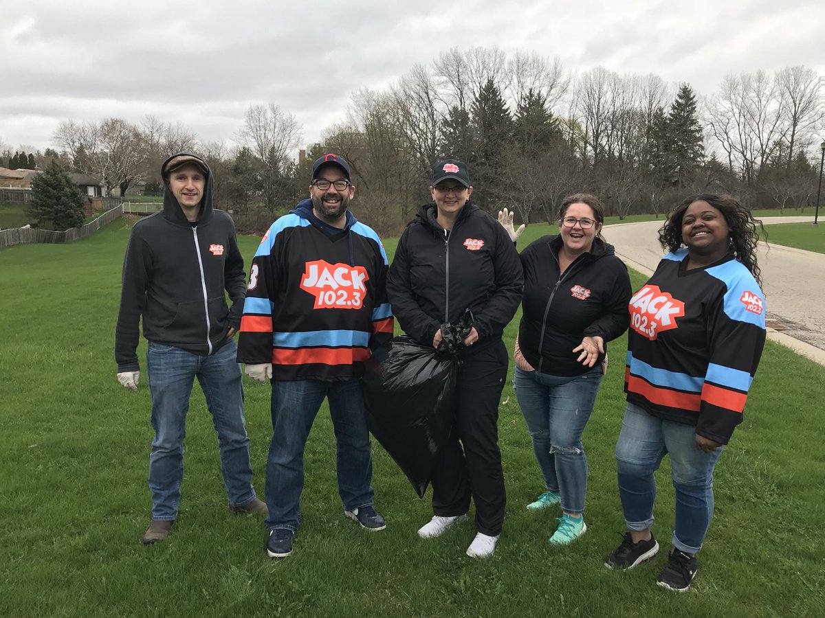 JACK1023ldn's tweet photo. Doing our part to keep our community clean! ๐๐ @LndnCleanGreen #LdnOnt #ldncleangreen https://t.co/p977nd3ZgH