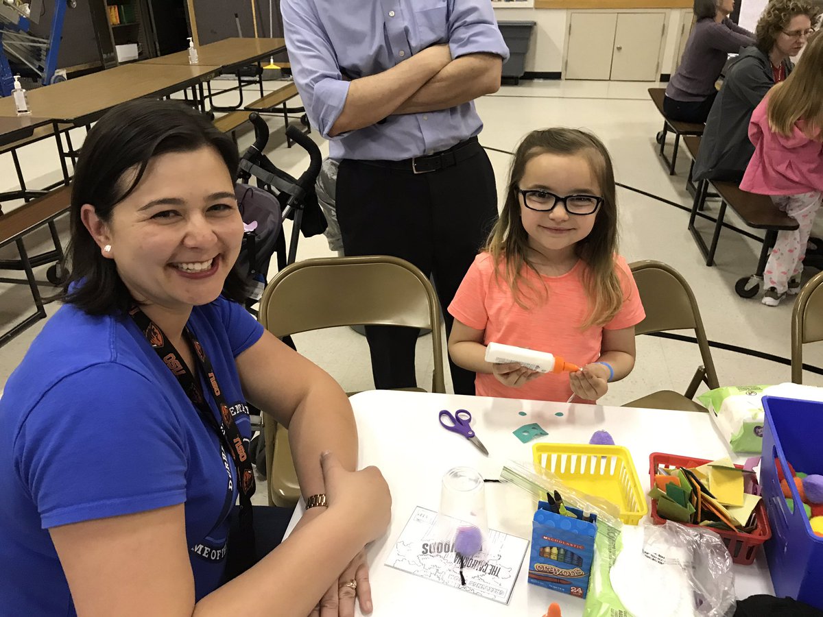 DURRoadrunners's tweet photo. We had a great turnout last night for Durham's family literacy night. We celebrated the conclusion of our One School One Book reading of The Mouse and the Motorcycle. Thank you to Durham Literacy Specialist, Lisa Murphy,  Kim Smith and the Durham staff. @TigardTualSD https://t.co/Lu3ssACyuH