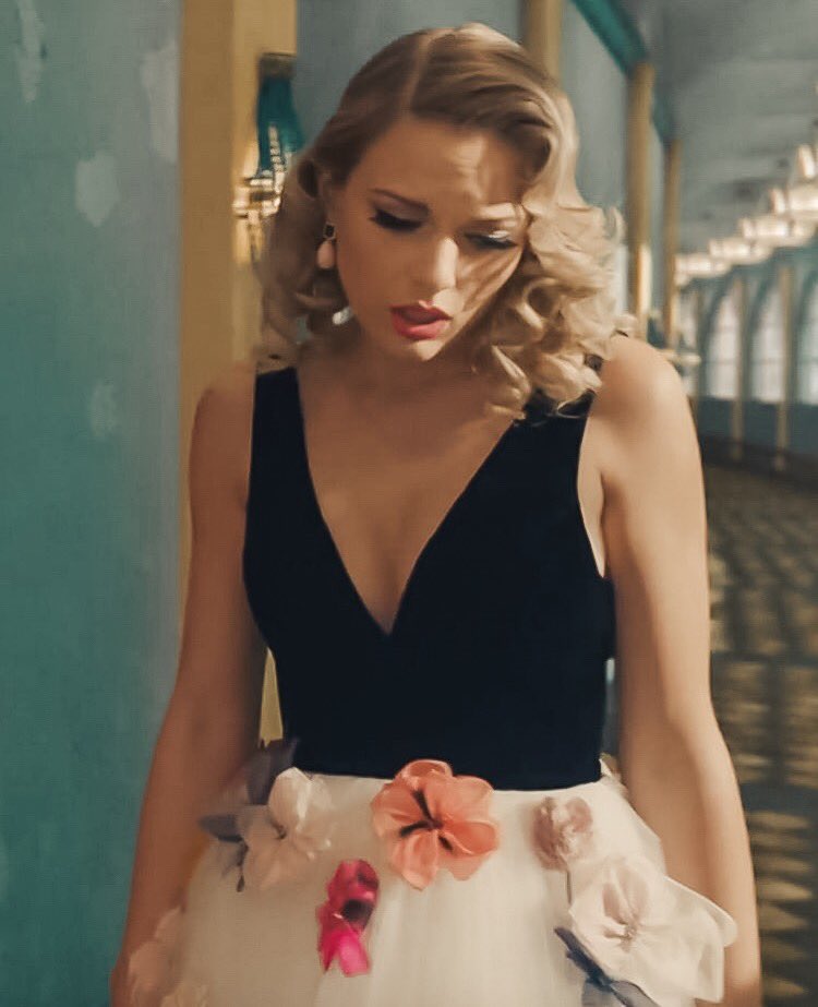 FIDM's tweet image. Girl, there ain’t no I in “team” but you know there is a @taylorswift13 &amp;amp; @M_Lhuillier! The #FIDMGrad designed this stunning dress in the new #ME! music video! Go watch it now: bit.ly/2IWOTpB
