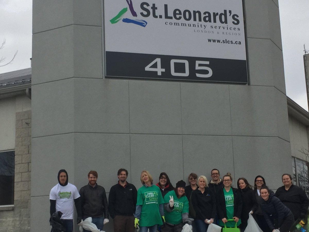 SLCS_London's tweet photo. SLCS staff were out participating in #20minmakeover this afternoon making our community #519CleanGreen! #Trashtag #LdnOnt https://t.co/FsvzzpZ8uK