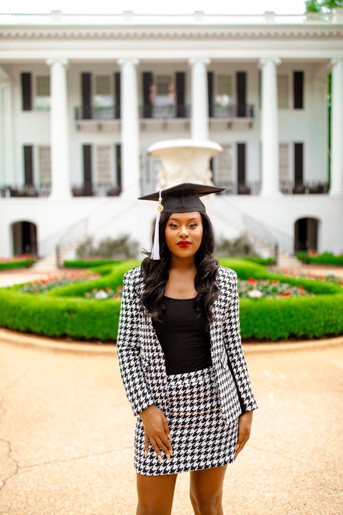 LZDivas's tweet image. Damilah "Trendsetter" Epps will be receiving her BA in Psychology with a minor in Biology. 🎓 Upon graduation she will be attending Samford University's Ida Moffett School of Nursing to become a Certified Registered Nurse Assistant!🔥😍 #LZGRADSZN #YouHaveToWork
.
.
.
📸: @cirdet