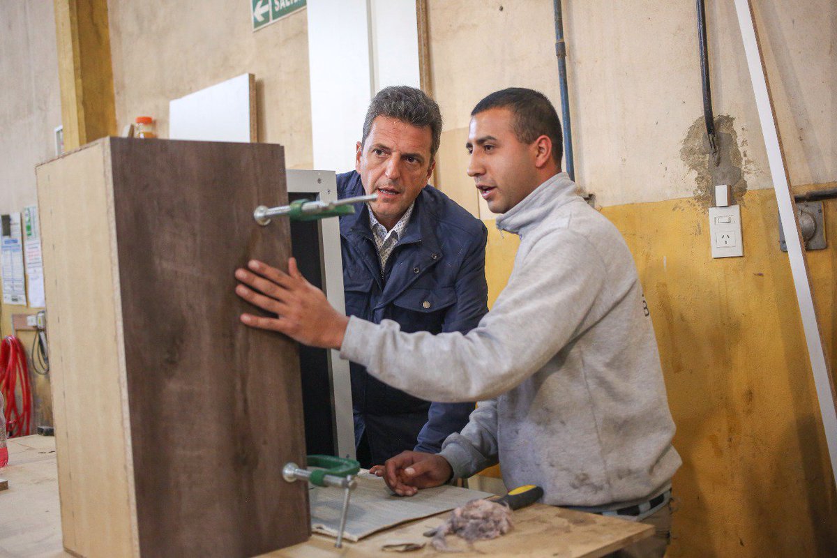 MayaIntendente's tweet photo. RT SergioMassa "#JoséCPaz 
Biagetti es un ejemplo de cómo los programas sociales pueden transformarse en programas de empleo y capacitación laboral para los jóvenes.

#HayAlternativa👍🇦🇷
#DefenderLaArgentina https://t.co/iccasjJbDi"