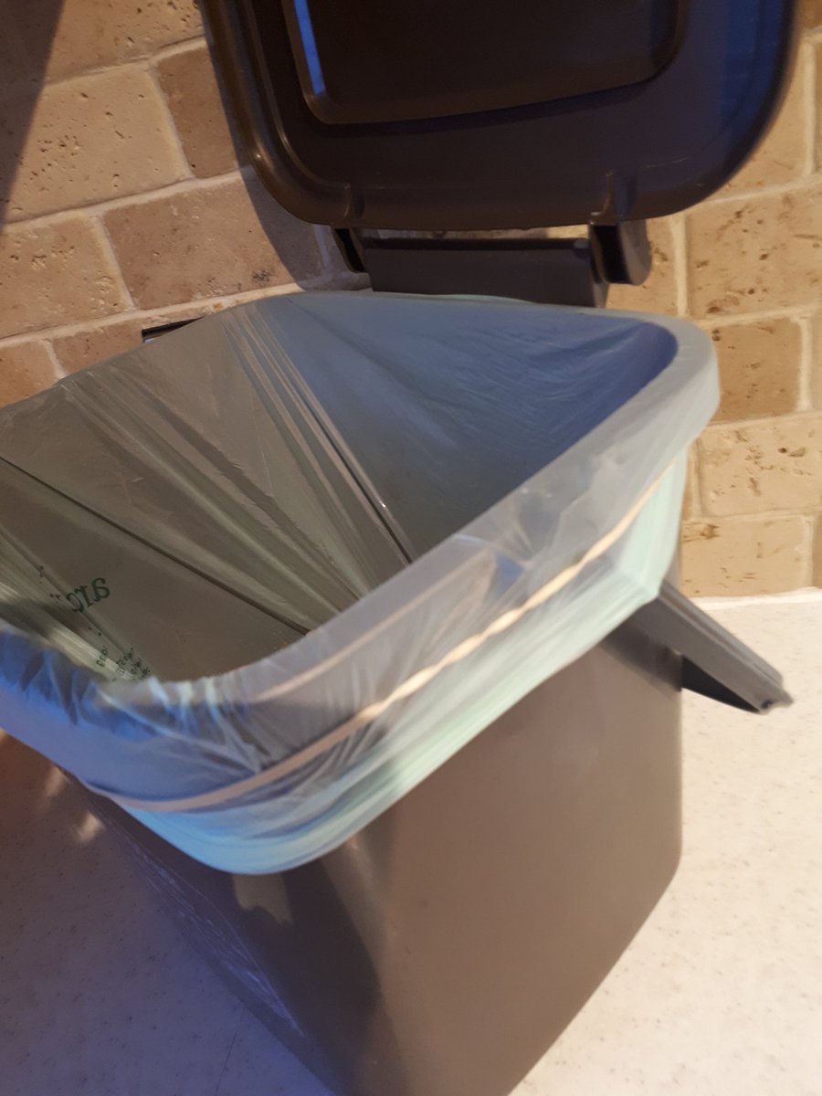 flahertycom's tweet photo. @paulrippon82 @KLEvans89 @BeattieDoug @arnold_hatch @JillMacauley @stjnicholson This is the ONLY way round this issue #ElasticBand 💪🏻
#HiVisMan ie...#MyWeeBinMan has it sorted 💪🏻😊🤣 https://t.co/Stkqcn3aB5