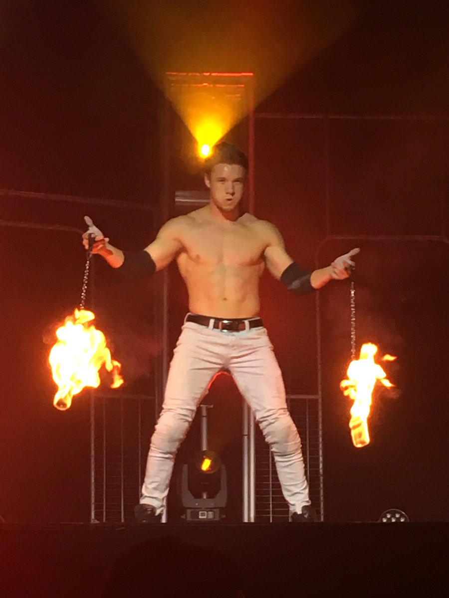 B3CKY_DAVI3S's tweet photo. #forbiddennights https://t.co/wSl8qksz6w