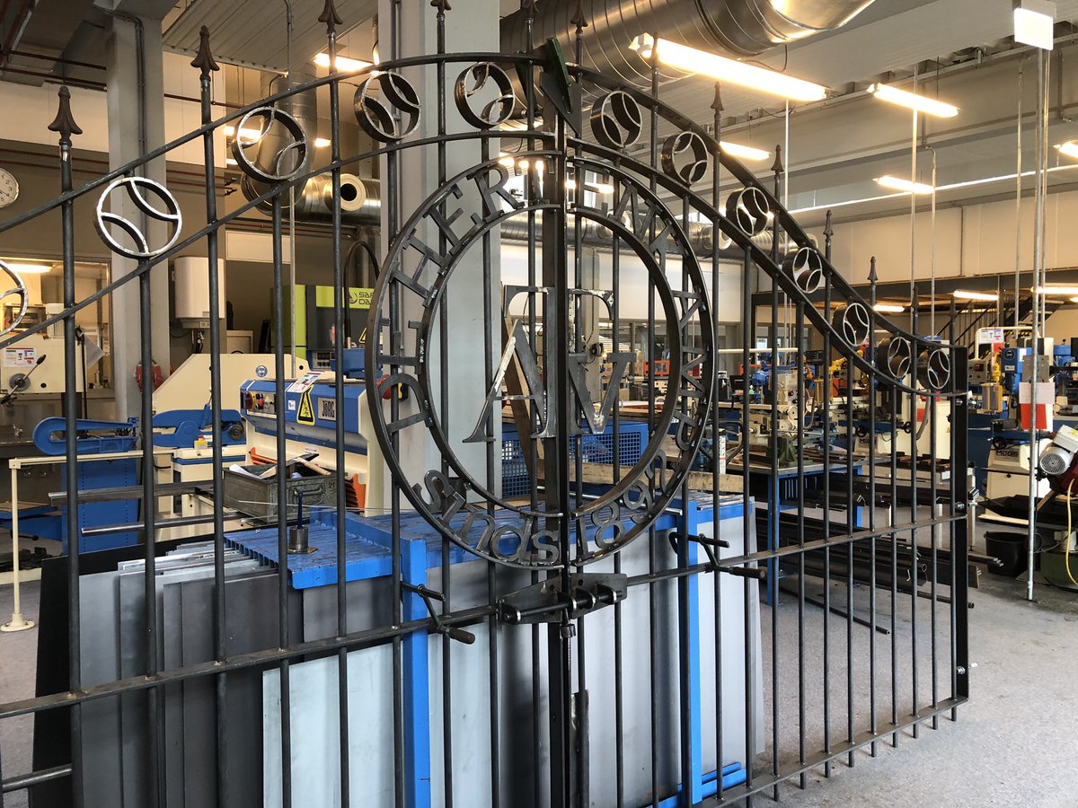 kheres's tweet photo. Trots op mijn #Mannenvanstaal @noorderpoort @Technologie_ICT Project “Hekwerk” voor de tennisvereniging is af. #Hufterproof https://t.co/PJS5vPvG3a