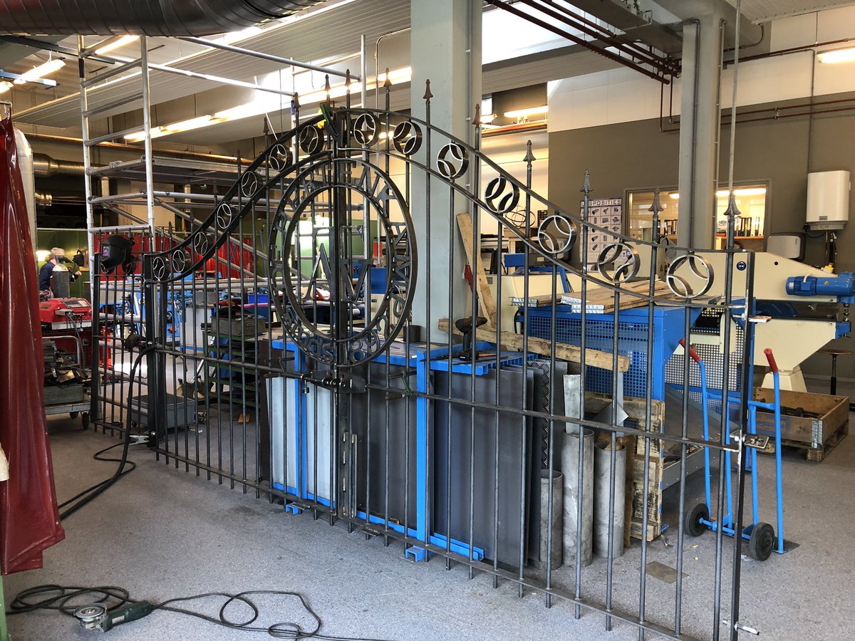 Trots op mijn #Mannenvanstaal <a href="/noorderpoort/">Noorderpoort</a> <a href="/Technologie_ICT/">Technologie & ICT</a> Project “Hekwerk” voor de tennisvereniging is af. #Hufterproof