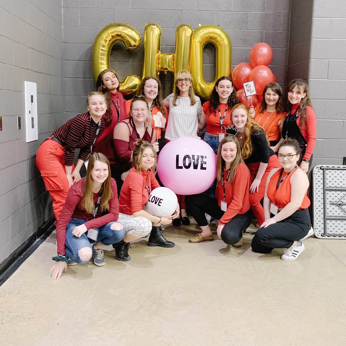 misscbrown12's tweet photo. Teamwork makes the dream work! Grateful for a day of female empowerment and inspiration planned and executed by this incredible group of young women from @CCIwolves Cheer Her On #CHO2019 #kprconnects https://t.co/yisC8DqNYo