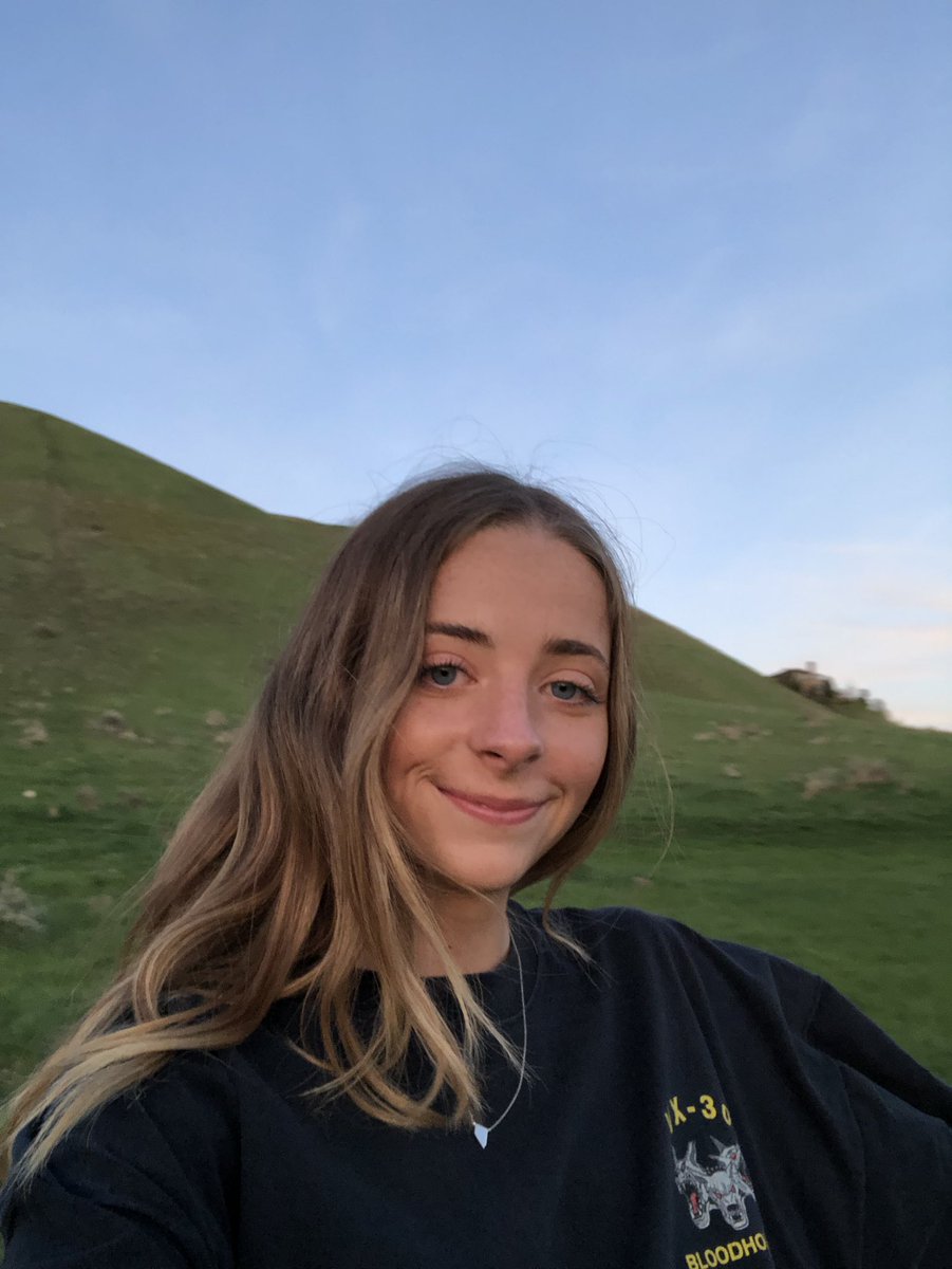 soappoll's tweet photo. some pics of me out in a field https://t.co/d68udwHFZv