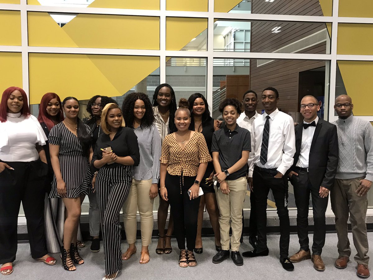 eeestepUNCG's tweet photo. @UNCGHRL @UNCG #livinglearningcommunitiesUncg LLC annual Showcase #LLCUNCG https://t.co/uGTddgdrGE