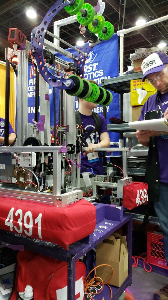 I hope eveyone is having a great and fun day today! I just wanted to give an update, the Bravebots are preparing for our final two qualifying matches. 
(The Bravebots are currently 3-4-1)
