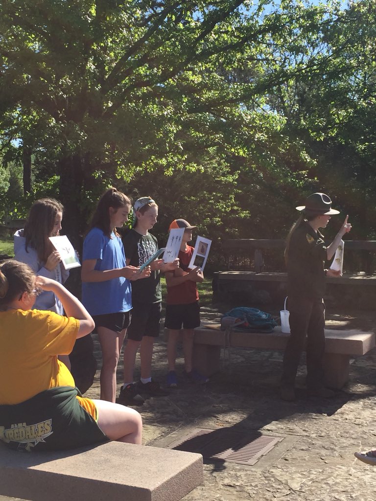 VickyLimbocker's tweet photo. AMS Science Club at Lake Ft Smith learning about aquatic ecosystems. @alma_middle https://t.co/yyJedw1ORH