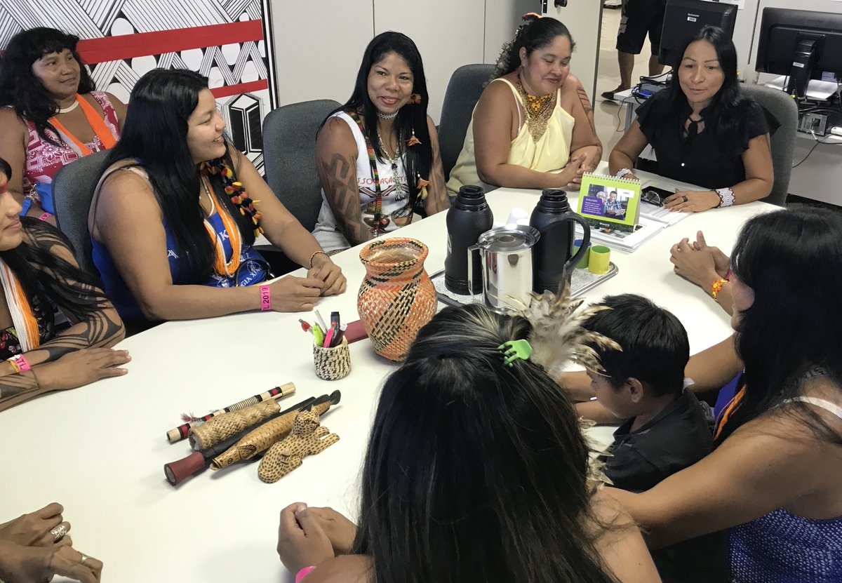 Indígenas visitam a SESAI e apresentam reivindicações para os serviços de saúde.

Representando diversas etnias, eles também firmaram compromisso de ajudar na fiscalização dos serviços prestados pela Secretaria

Leia mais: bit.ly/2Vnq1hy

#SaúdeIndígena