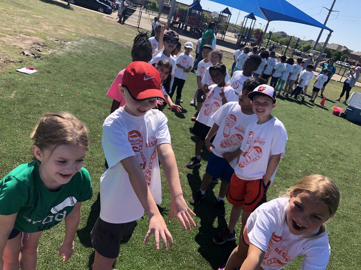 upchurch1st's tweet photo. Field Day + First Graders= A Fun Day #phillipsfun #fisd1 https://t.co/7niOhPjNb8