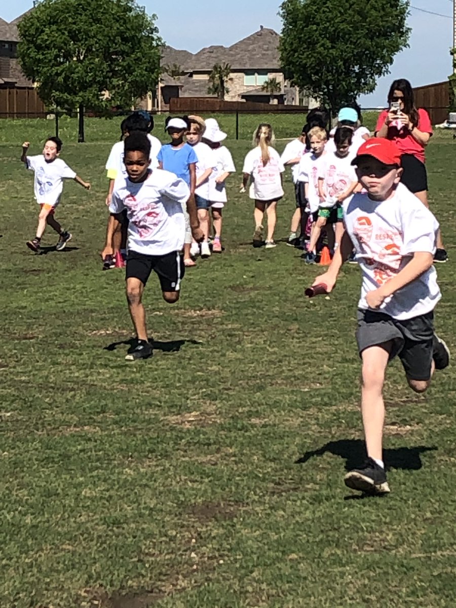 upchurch1st's tweet photo. Field Day + First Graders= A Fun Day #phillipsfun #fisd1 https://t.co/7niOhPjNb8