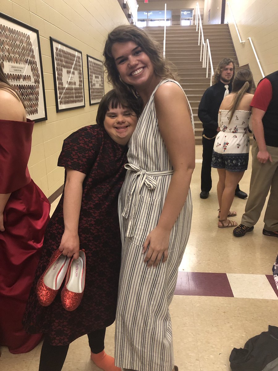lhs_crawfordTA's tweet photo. Love Daylight Prom and these amazing TA chaperones! Not sure who had more fun! 1/2 @LCS_BC @OnwardLebanon @WarrenCoCareer https://t.co/0u2twe3sZ9