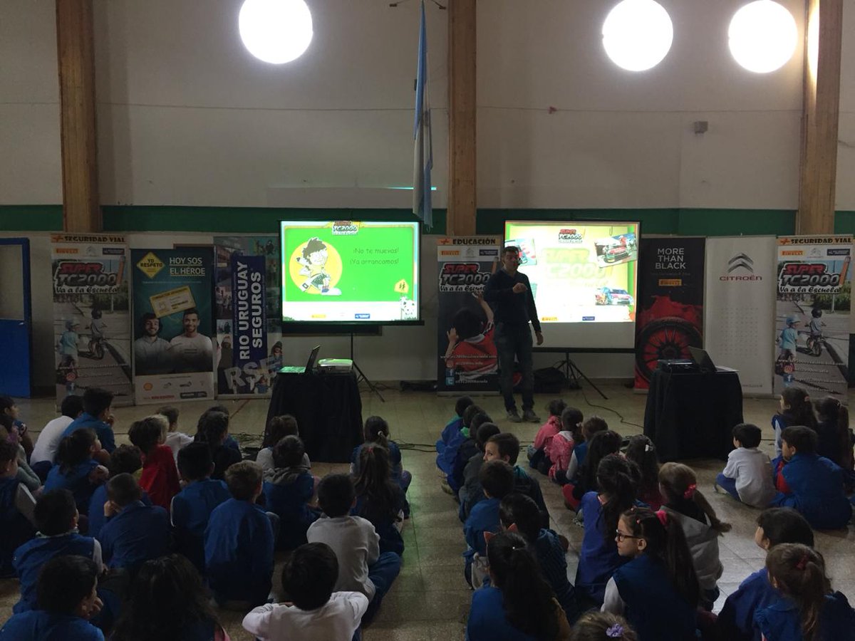 SuperTC2000's tweet photo. 📕El Instituto Santa Catalina, de Allen, también tuvo su charla de @STC2000Escuela 👌 https://t.co/ZNUDqOEWbc