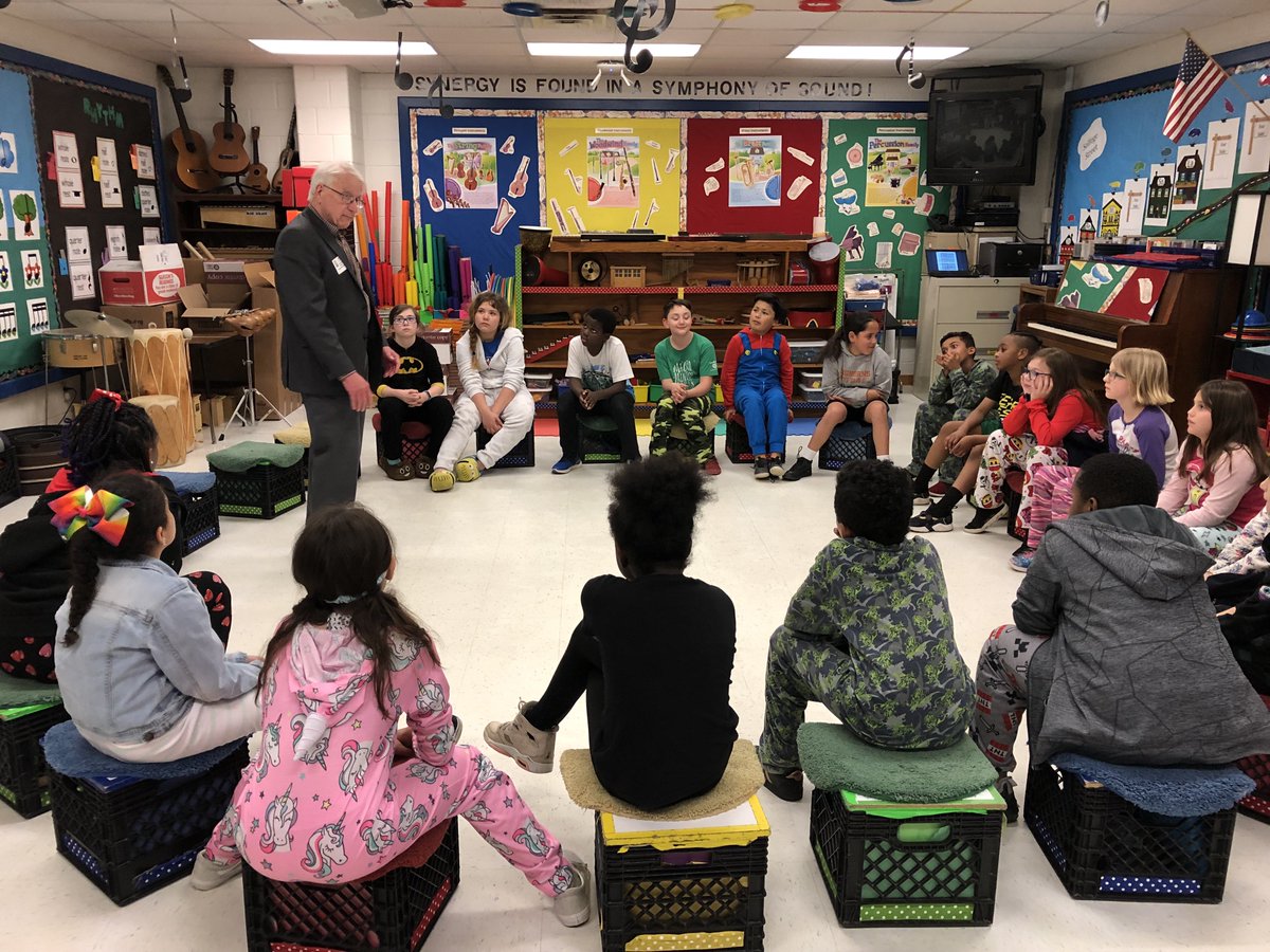 JanetTownsend3's tweet photo. Maestro Ming talks to CSE kids about what it is like to be in a Orchestra
@LISDcounselors1 https://t.co/bVUMbBSe9Q