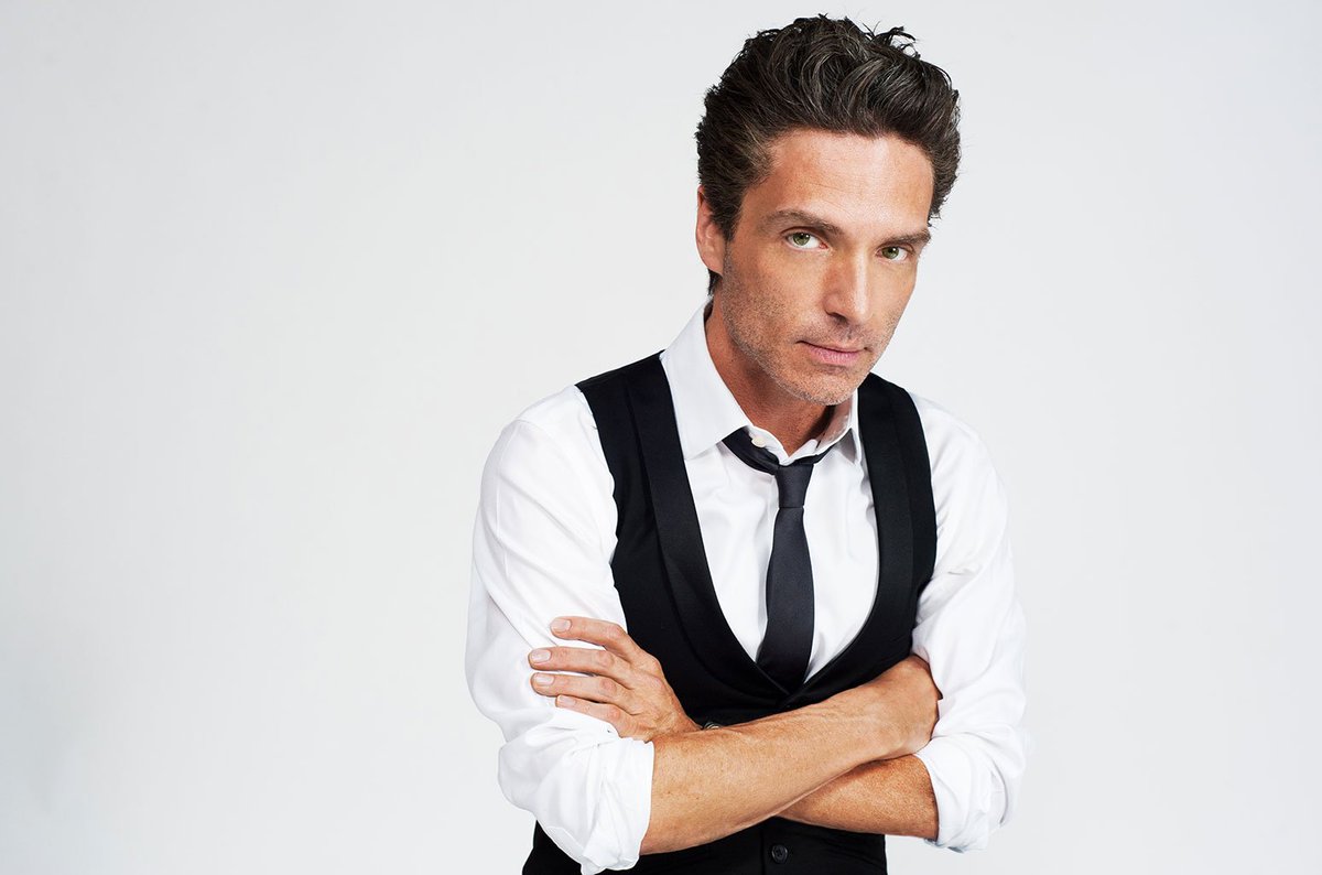 billboard's tweet image. New: @richardmarx signs with @BMG for first new album in 5 years blbrd.cm/hNtX35