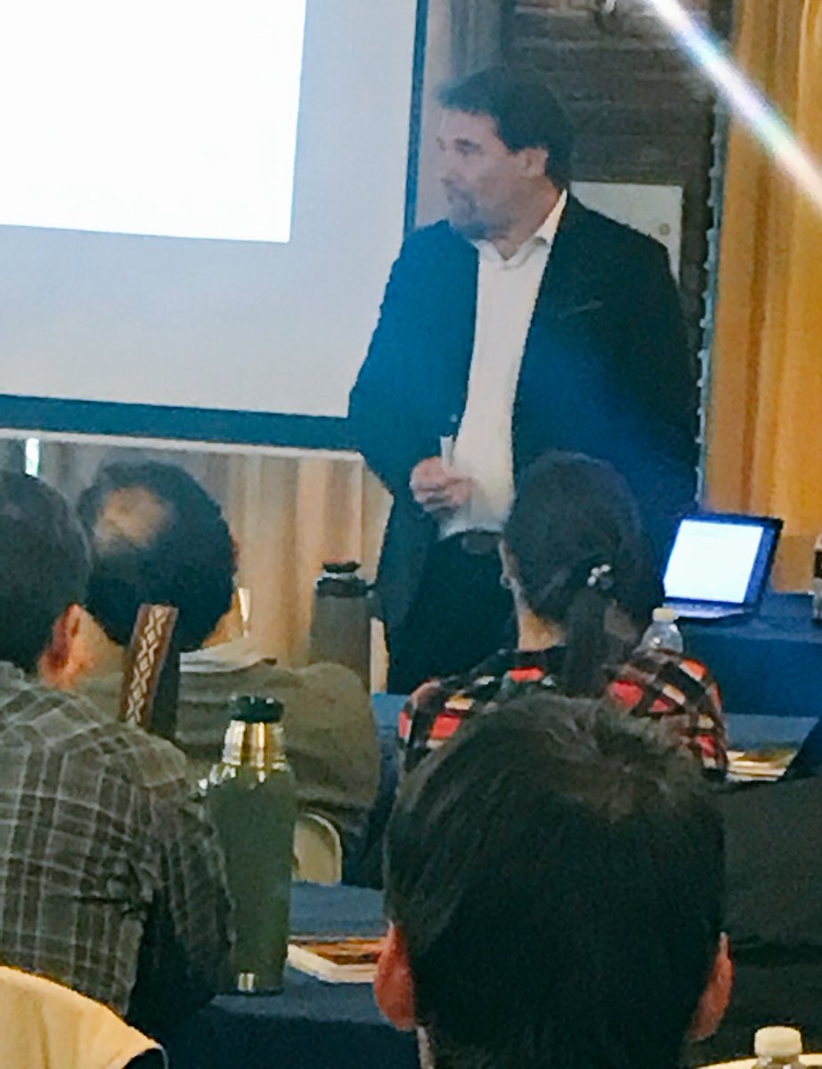 AgronegociosUBA's tweet photo. Cerramos el primer encuentro del Posgrado en @Bayer4CropsAR con la presencia de @ClaudioZucho hablando de los roles y funciones de los Mercados de Capitales en la coyuntura actual https://t.co/zUsi7tXbNJ
