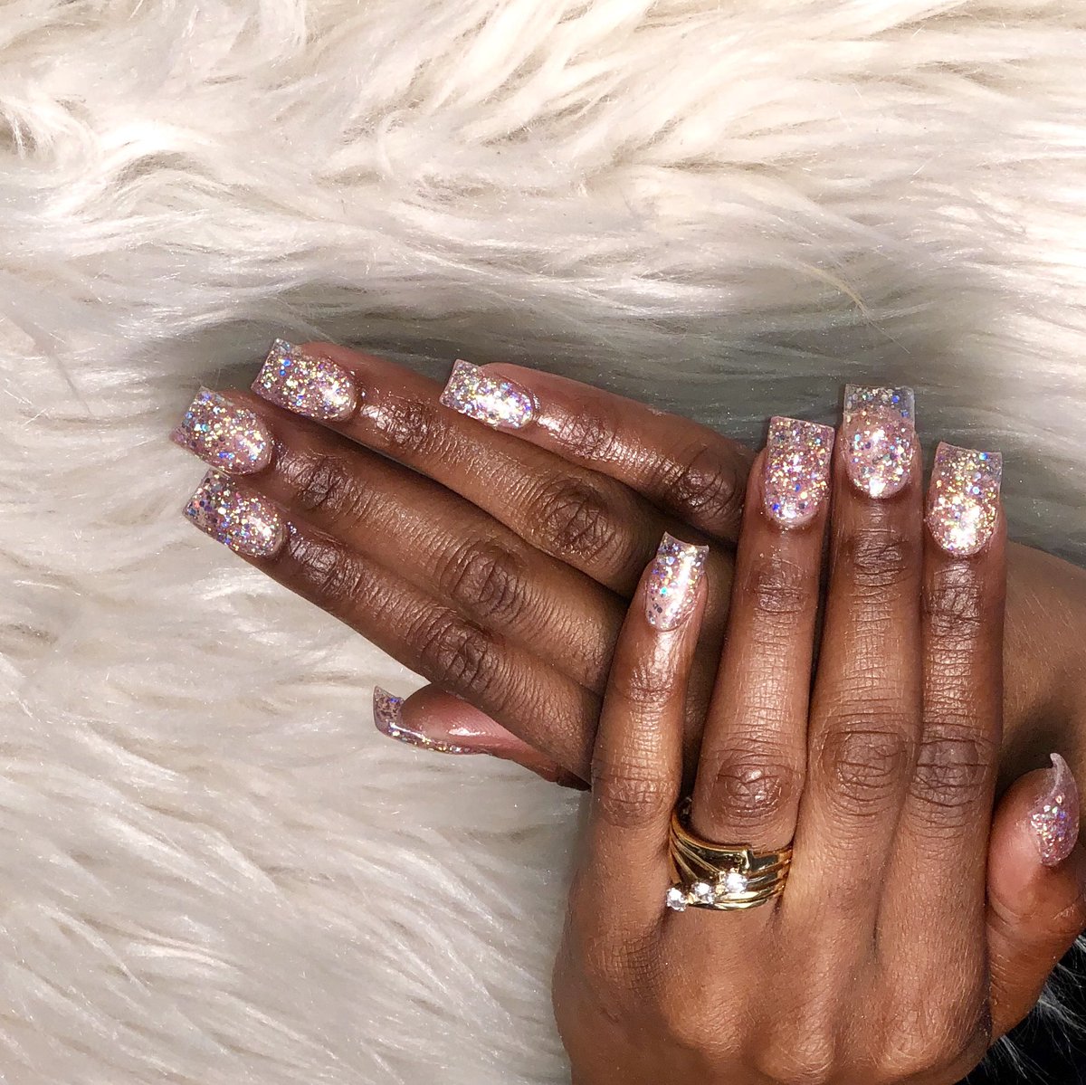 EarthsAngellll's tweet photo. This glitter 🌈 https://t.co/5EMFkrBqCV