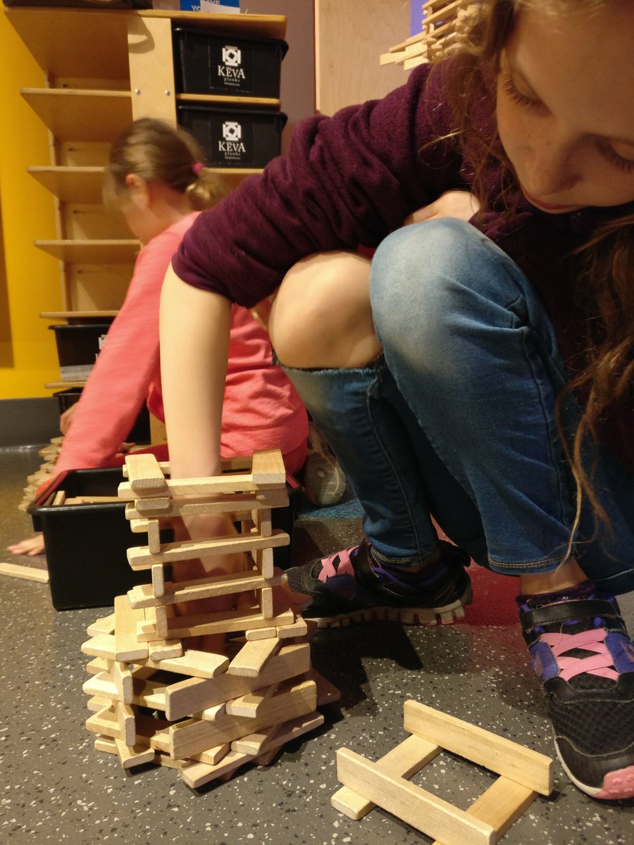 Birdalert_'s tweet photo. Lunch break with my girls @scienceworldca #SWtinkering https://t.co/Tivs7a2hjv